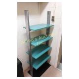 Interesting bookshelf. Interesting bookshelf.