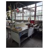 2 WORKBENCHES WITH LIGHTS