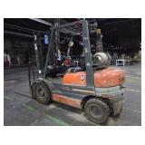 TOYOTA 5,500# FORKLIFT