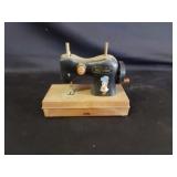 Vtg Holly Hobby Sewing Machine