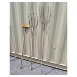 2 Pitchforks & An Edger