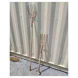 2 Pitchforks