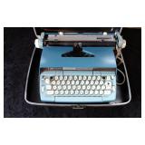 Smith Croana Typewriter in Case