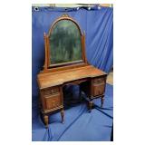 Wooden Dressing Table Vanity With Mirror