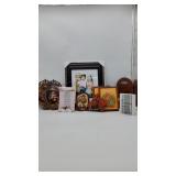 Box of Misc Wall Hanging Decor
