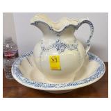 Arnelï¿½s ceramic pitcher & bowl set