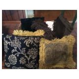 6 Decorative Throw Pillows