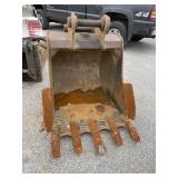 John Deere 6" Bucket With Cutters and Teeth