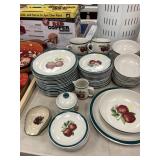 Appleprint Dinnerware