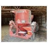 822 Farm Hand Grinder Mixer with Scales