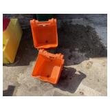 5 Gate Hanging Feed Buckets
