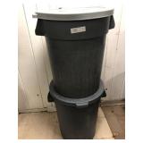 2 32 Gallon Rubbermaid Trash Cans