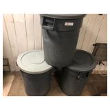 3 32 Gallon Rubbermaid Trash Cans
