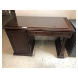 Mahogany Desk With Pullout Rolling Keyboard