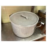 17"x10" Aluminum Kettle with Lid