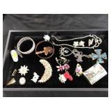 Costume Jewelry Necklaces & Bracelets