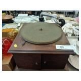 Early Oak Cased Victrola