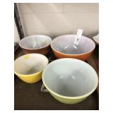 4 Pyrex Vintage Bowls