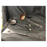 (4) Contemporary Kitchen Tools