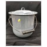 Agate Covered Chamber Pot