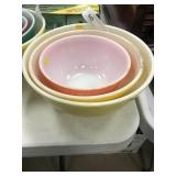 Nest of 3 Pyrex Mixing Bowls