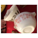 2 Pyrex Bowls
