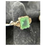 10K Vintage Green Stone Ring