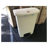 Rubbermaid 90 Liter Container