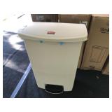 Rubbermaid 90 Liter Container