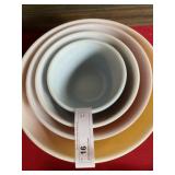 (4) Pyrex Nesting Bowls