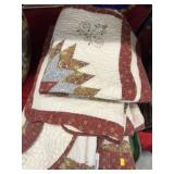 Contemporary Machine Made Quilt with Pillowcases Contemporary Machine Made Quilt with Pillowcases
