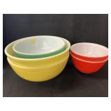 (5) Pyrex Mixing Bowls (5) Pyrex Mixing Bowls