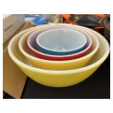 Pyrex Nesting Bowl Set