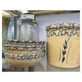 (4) Pieces of Contemporary Sponge Decorated Potter