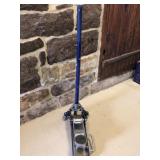 US General 3000 Lb. Capacity Floor Jack