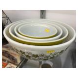Pyrex Crazy Daisy Pattern Mixing Bowl Set