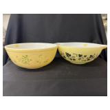 (2) Vintage Pyrex Mixing Bowls