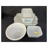 (4) Pieces of Vintage Pyrex Amish Butterprint