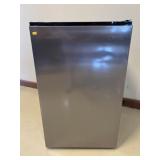 Vissani Apartment Size Refrigerator