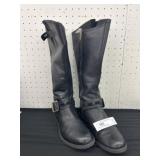 Size 8 Ladies Timberland Boots