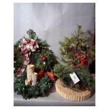(2) Christmas Wreaths & Christmas Table