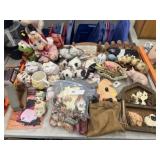 Figurines & Home Decor