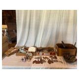Holiday and Decorative Figurines and Decor