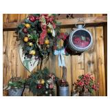Decorative Holiday Wall and Table Decor