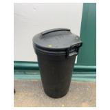 Rubbermaid Bruiser Trash Can with Lid