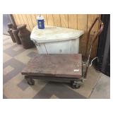 Hydraulic Lift Table/ Cart on Wheels