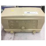 Mid-Century Jewel Model 960U Table Top Radio