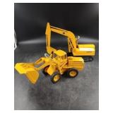 Ertl John Deere Excavator & Hough Payloader