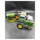 New Idea Harvester, John Deere 4020 &