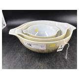 Nest of 3 Pyrex Bowls